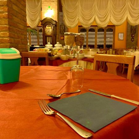 Santa GiulettaAgriturismo Corte Montini别墅 外观 照片