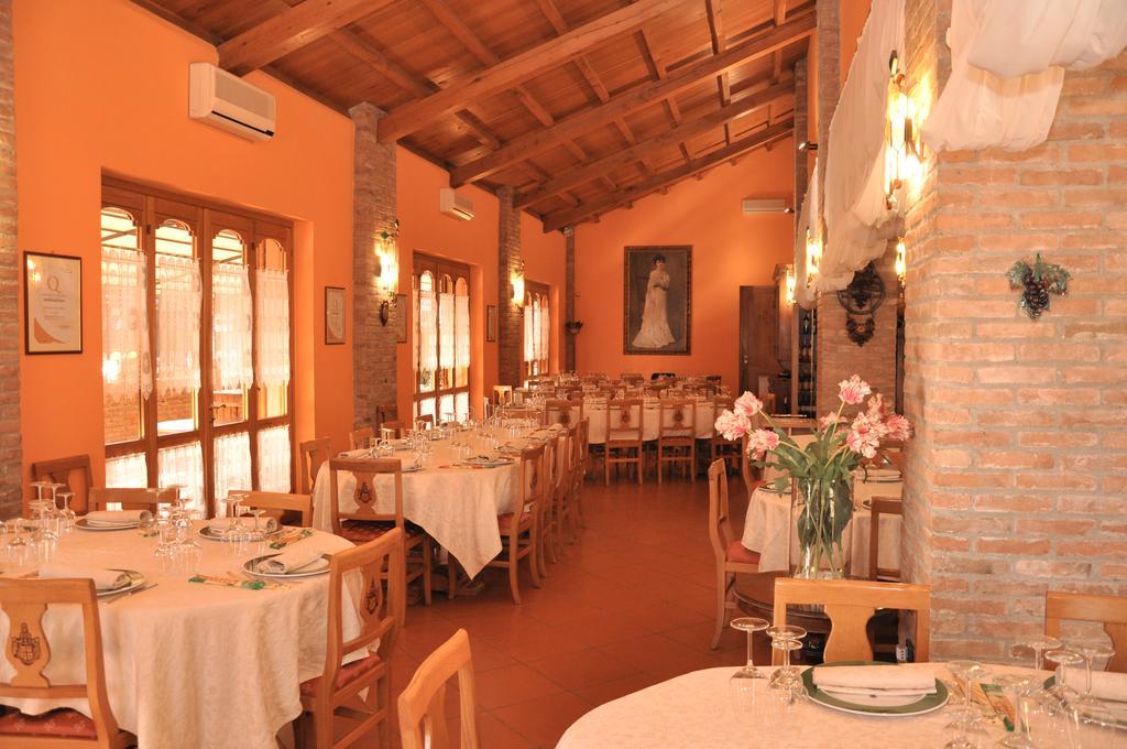 Santa GiulettaAgriturismo Corte Montini别墅 外观 照片